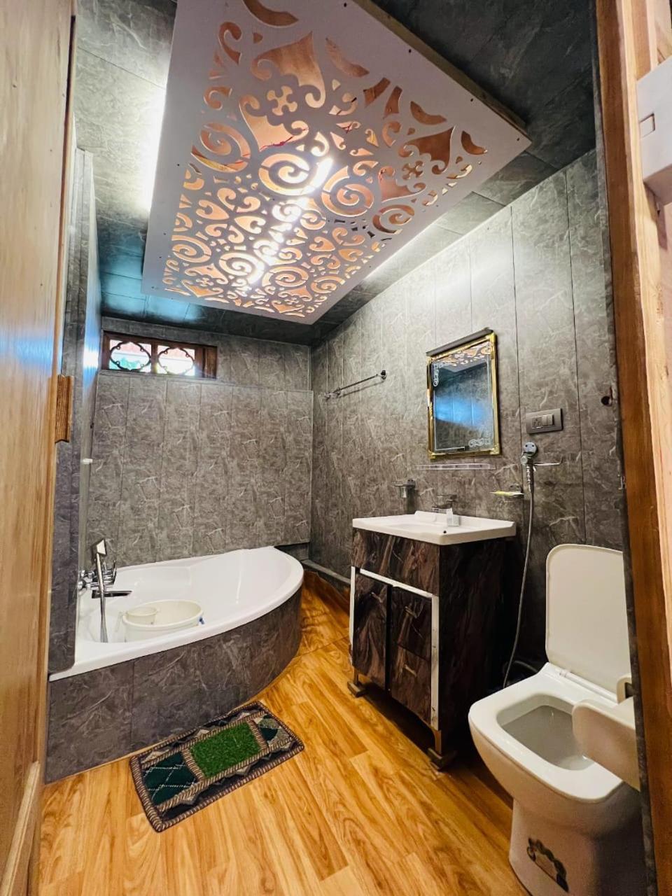 New Zealand Group Of Houseboats Hotel Srīnagar Kültér fotó