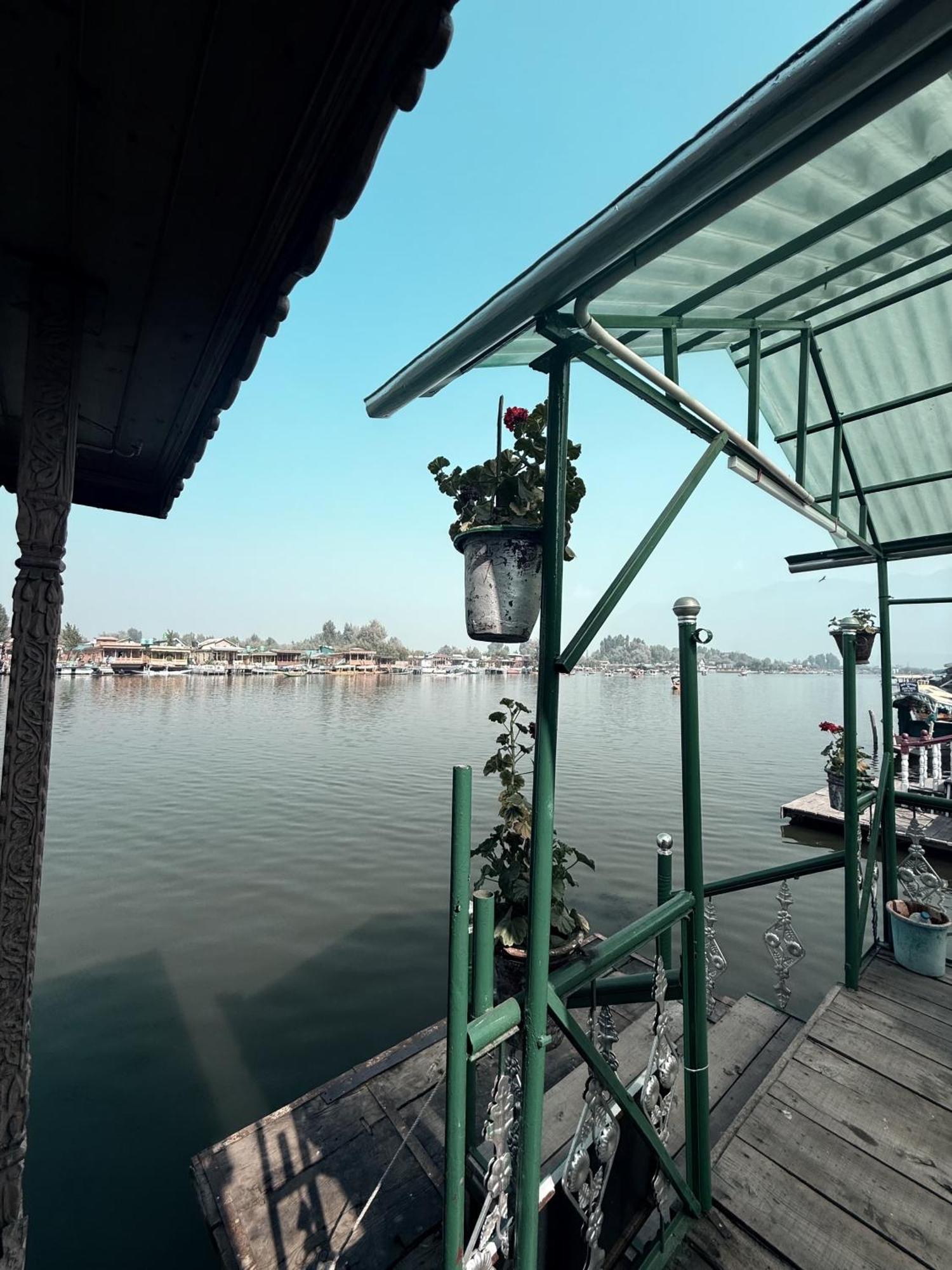 New Zealand Group Of Houseboats Hotel Srīnagar Kültér fotó
