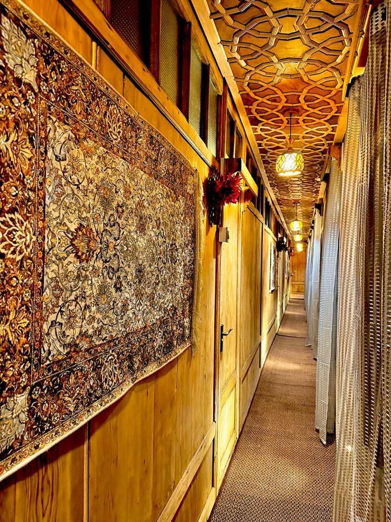 New Zealand Group Of Houseboats Hotel Srīnagar Kültér fotó